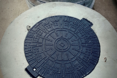Pokrywy Betonowe z włazem Zamykane bezpieczne 